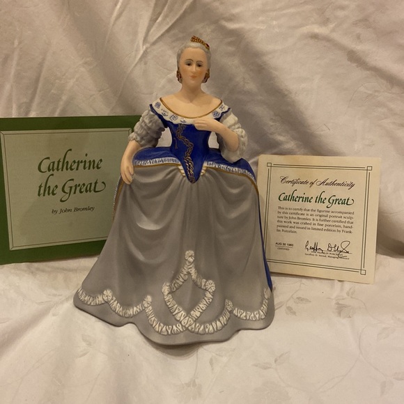 Franklin Mint - Catherine the Great porcelain doll. Limited edition. Mint cond. - Picture 6 of 6